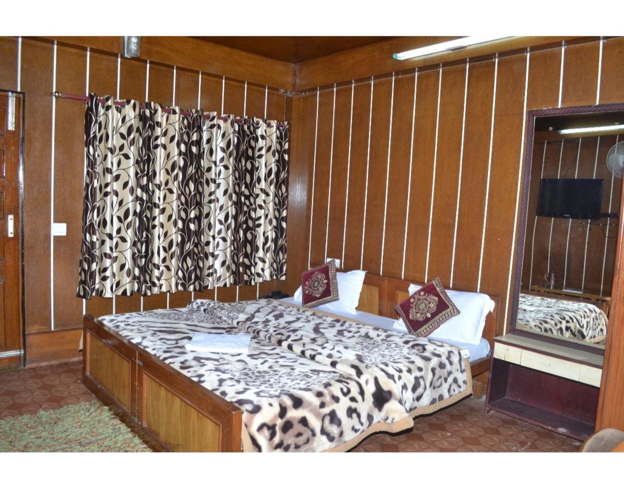 Hotel Rock Stone Mussoorie Kültér fotó